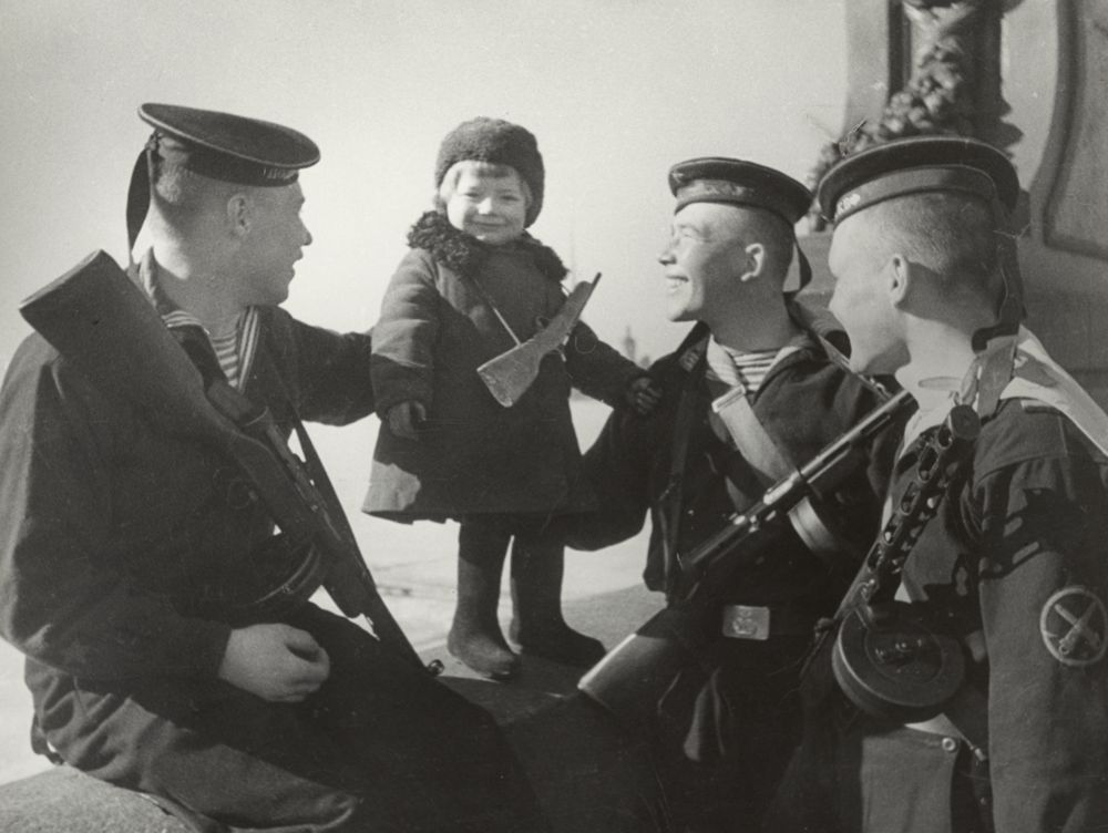 Baltic Fleet sailors with a child, 1943